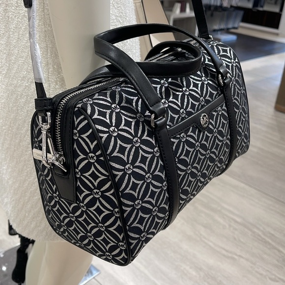 MICHAEL KORS JST TRAVEL MEDIUM DUFFLE SATCHEL SHOULDER CROSSBODY BAG MK BLACK - Picture 7 of 16